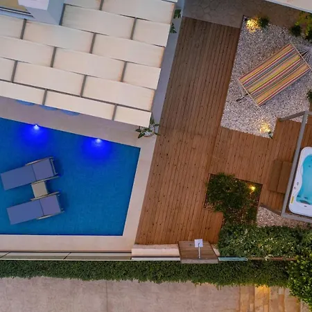 Artemis - Spectacular Views & Ideal For Large Groups, By Zantewize Villa Khartata